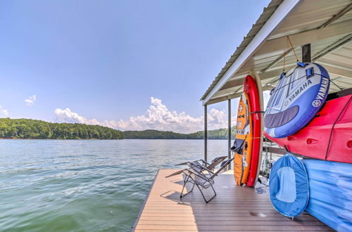 Foto 14 - Dreamy Lakefront Studio w/ Dock, Fire Pit & Kayak