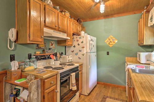 Photo 9 - Cozy Pine Mountain Cabin w/ Screened Porch & Yard