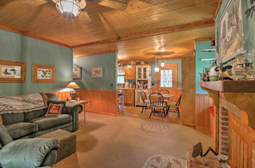 Photo 12 - Cozy Pine Mountain Cabin w/ Screened Porch & Yard