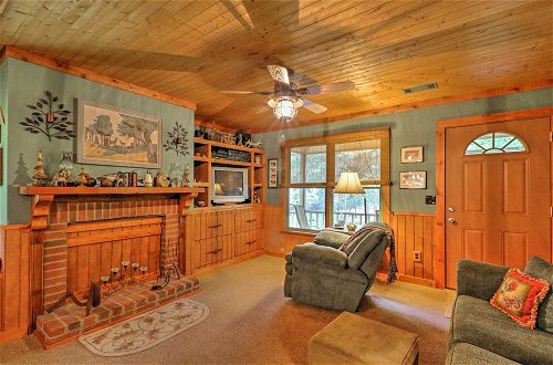 Foto 2 - Cozy Pine Mountain Cabin w/ Screened Porch & Yard