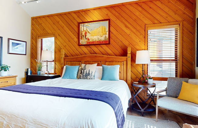 Inviting Mountain Retreat Steps From Ski Lifts! - Foto 6