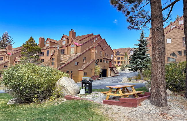 Inviting Mountain Retreat Steps From Ski Lifts! - Foto 49