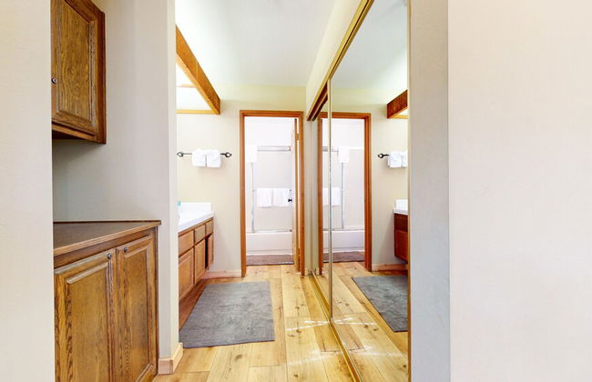 Inviting Mountain Retreat Steps From Ski Lifts! - Foto 26