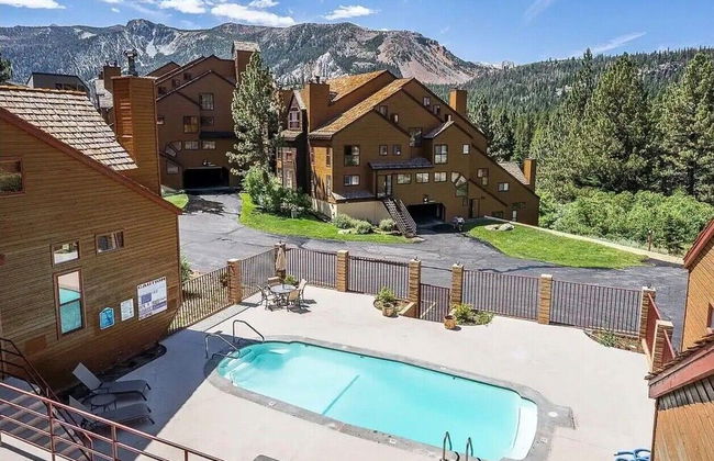 Inviting Mountain Retreat Steps From Ski Lifts! - Foto 30