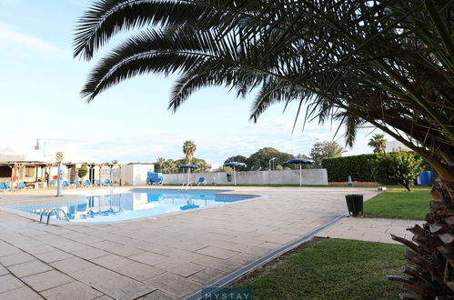 Foto 15 - Bellavista Pool & Beach by MyStay