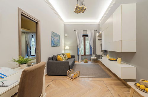 Photo 1 - Central Cozy Apt. 70m2 In '700s Baroque Building