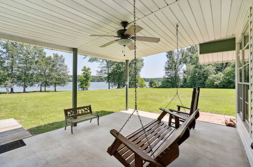 Foto 7 - Private Lakefront Escape: Covered Patio, Fire Pit