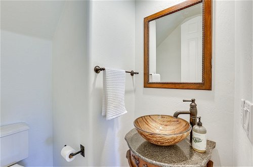 Foto 18 - Wfh-friendly Goodyear Home w/ Private Hot Tub