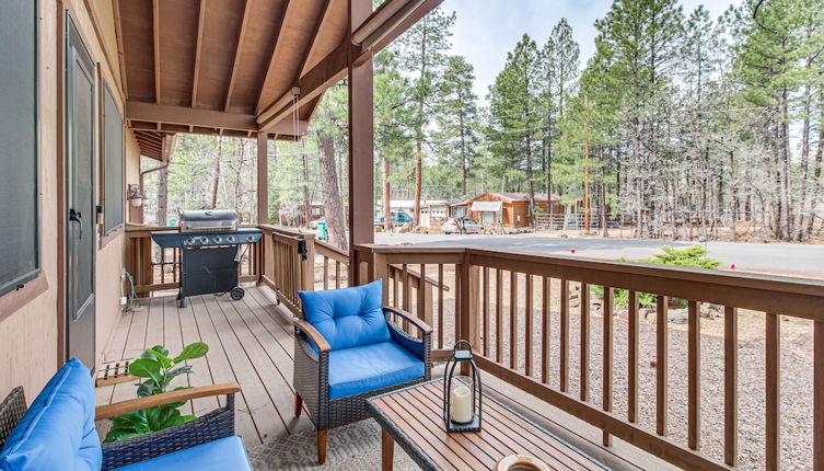 Foto 1 - Pinetop Cottage w/ Updated Deck & Fireside Table