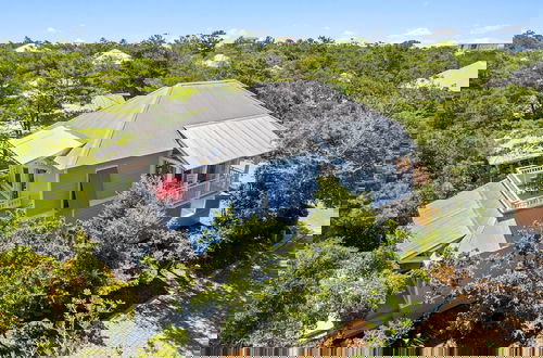 Foto 1 - Across From the Pool & 3 Minutes to Deeded Beach in Old Seacrest: Sleeps 12