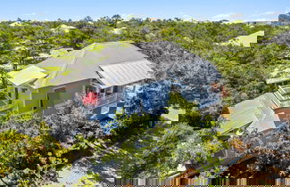 Foto 1 - Across From the Pool & 3 Minutes to Deeded Beach in Old Seacrest: Sleeps 12