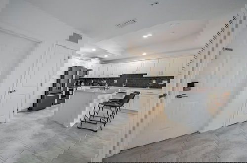 Foto 2 - Spacious Beautiful 3-br Condo Prime Location