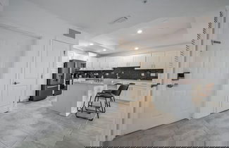 Foto 2 - Spacious Beautiful 3-br Condo Prime Location