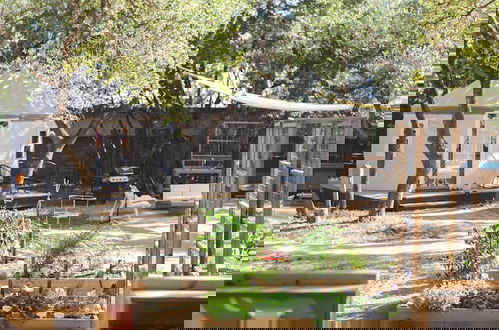 Foto 56 - The Macaw Yurt at Camposanto ATX Glamping on Lake Travis