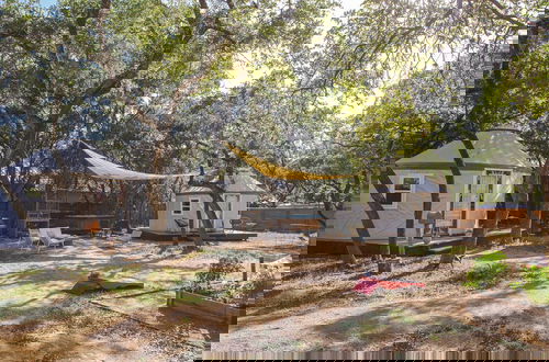 Foto 54 - The Macaw Yurt at Camposanto ATX Glamping on Lake Travis