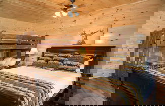 Foto 3 - Mansion In The Sky 11 Bedroom Cabin by RedAwning