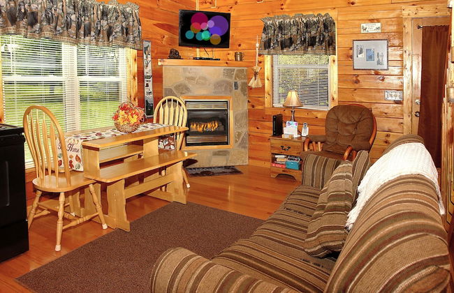 A Bit of Heaven - 2 Bedrooms, 2 Baths, Sleeps 8 Cabin by RedAwning - Foto 8