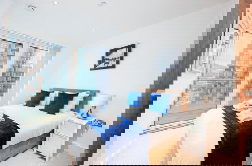 Photo 20 - Spacious 3-bed apt Canary Wharf Great View