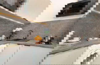 Foto 2 - Bright Studio With Balkony by Renters