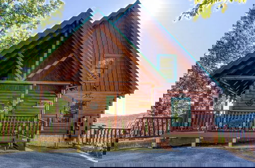 Foto 38 - Majestic Mountain View - Great Location! - Convenient To Everything! 2 Bedroom Cabin by RedAwning