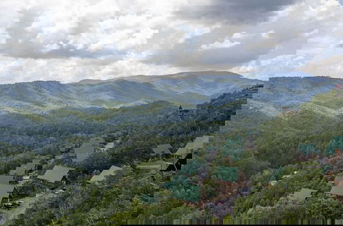 Foto 42 - Majestic Mountain View - Great Location! - Convenient To Everything! 2 Bedroom Cabin by RedAwning