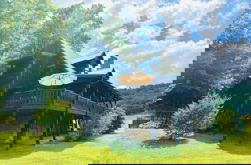 Foto 56 - Burning Tree 3 Bedroom Cabin by RedAwning