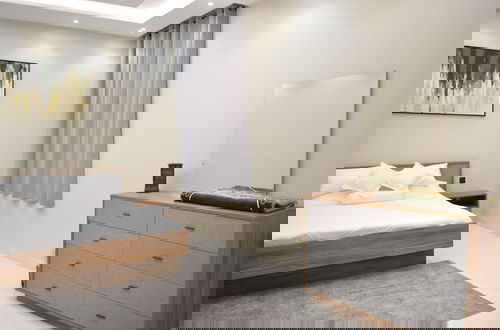 Photo 6 - Foothills Luxury Residence