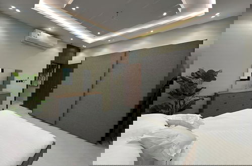 Photo 9 - Foothills Luxury Residence