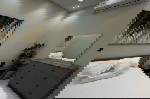 Photo 10 - Foothills Luxury Residence