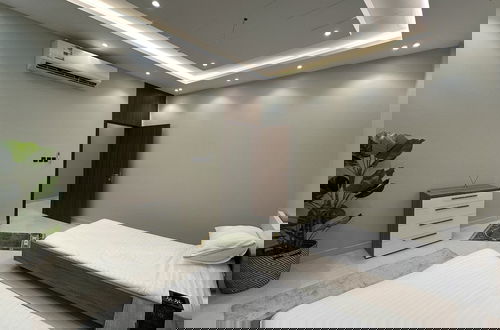 Photo 4 - Foothills Luxury Residence