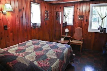 Foto 5 - #4 - Loon's Landing 2 Bedroom Cabin by RedAwning