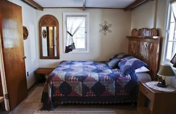 #4 - Loon's Landing 2 Bedroom Cabin by RedAwning - Photo 1