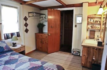 Foto 3 - #4 - Loon's Landing 2 Bedroom Cabin by RedAwning