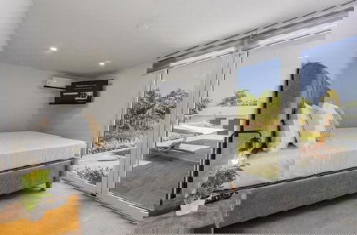 Foto 18 - Luxurious Oasis Mins to Beach King Beds Pool