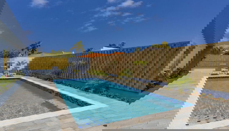Foto 1 - Luxurious Oasis Mins to Beach King Beds Pool