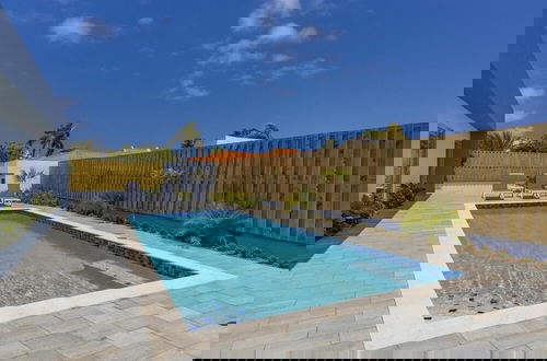 Foto 1 - Luxurious Oasis Mins to Beach King Beds Pool