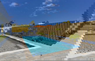 Foto 1 - Luxurious Oasis Mins to Beach King Beds Pool