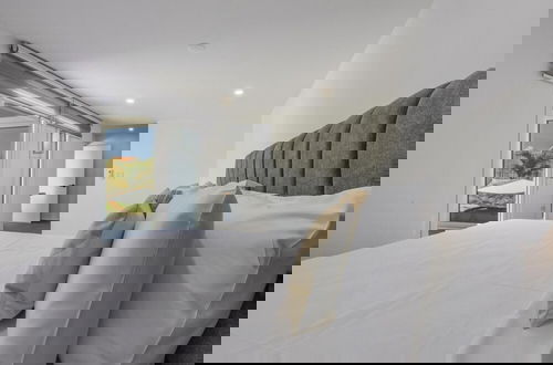 Foto 12 - Luxurious Oasis Mins to Beach King Beds Pool