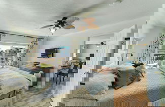 Foto 3 - Redecorated Pet Friendly Home by RedAwning