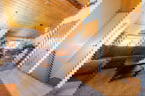 Foto 30 - Clover by Avantstay Gorgeous Ski In/ Ski Out Home w/ Game Room & Hot Tub!