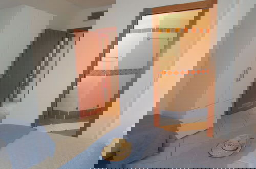 Foto 2 - Cozy Apartment With Swimming Pool
