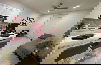 Photo 1 - Modern Style 1 Br Near Beaches With Free Parking