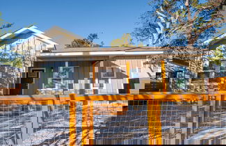 Foto 1 - Escape to 4BR 3BA Brand New Downtown Home