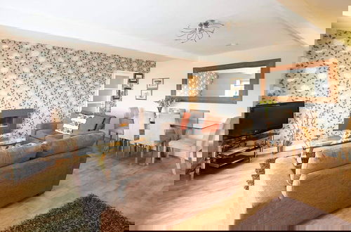 Photo 9 - Host Stay View Point Apartment