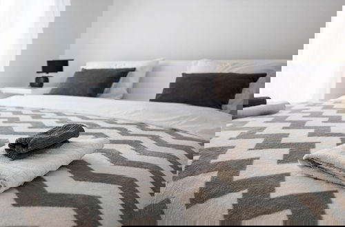 Foto 5 - Bright and Modern 1bdr Apartment in the Center