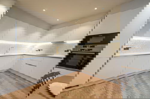 Foto 10 - Chic Modern North London Flat