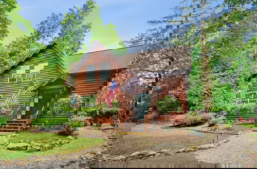 Foto 46 - Tree Top Lodge - Gorgeous Lake Cabin With Hot Tub & Magnificent Views Of Forests And Mountains! 3 Bedroom Cabin by Redawning