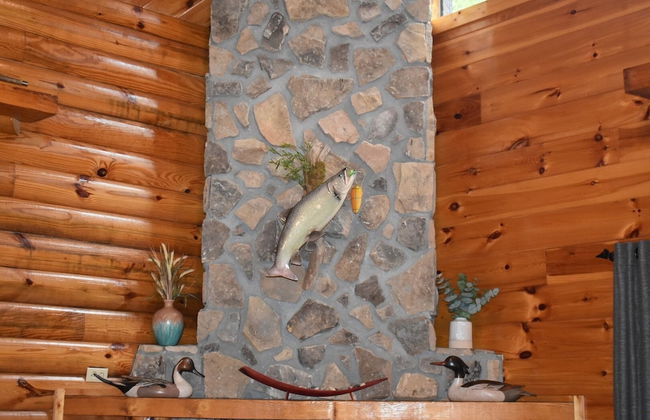 Tree Top Lodge - Gorgeous Lake Cabin With Hot Tub & Magnificent Views Of Forests And Mountains! 3 Bedroom Cabin by Redawning - Photo 24