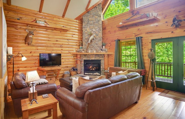 Tree Top Lodge - Gorgeous Lake Cabin With Hot Tub & Magnificent Views Of Forests And Mountains! 3 Bedroom Cabin by Redawning - Photo 8