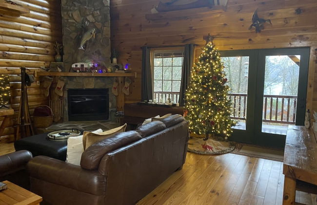Tree Top Lodge - Gorgeous Lake Cabin With Hot Tub & Magnificent Views Of Forests And Mountains! 3 Bedroom Cabin by Redawning - Photo 13